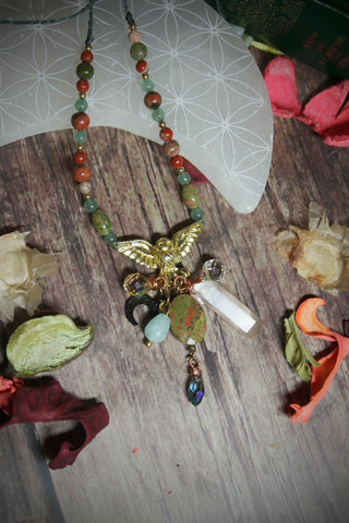 Collier "La majesté du Hiboux" unakite, perles en verres, cristal de roche