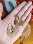 Boucle d'oreille  artisanale indienne en laiton